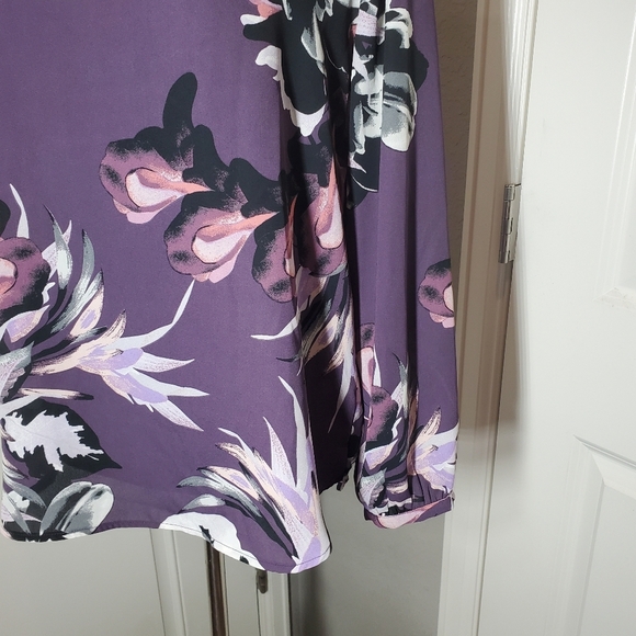 7th Avenue Design Studio New York & Company Med Purple Floral Key Hole Blouse - Picture 9 of 14